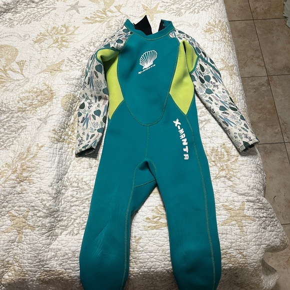 Girls 3mm wetsuit - Picture 1 of 2